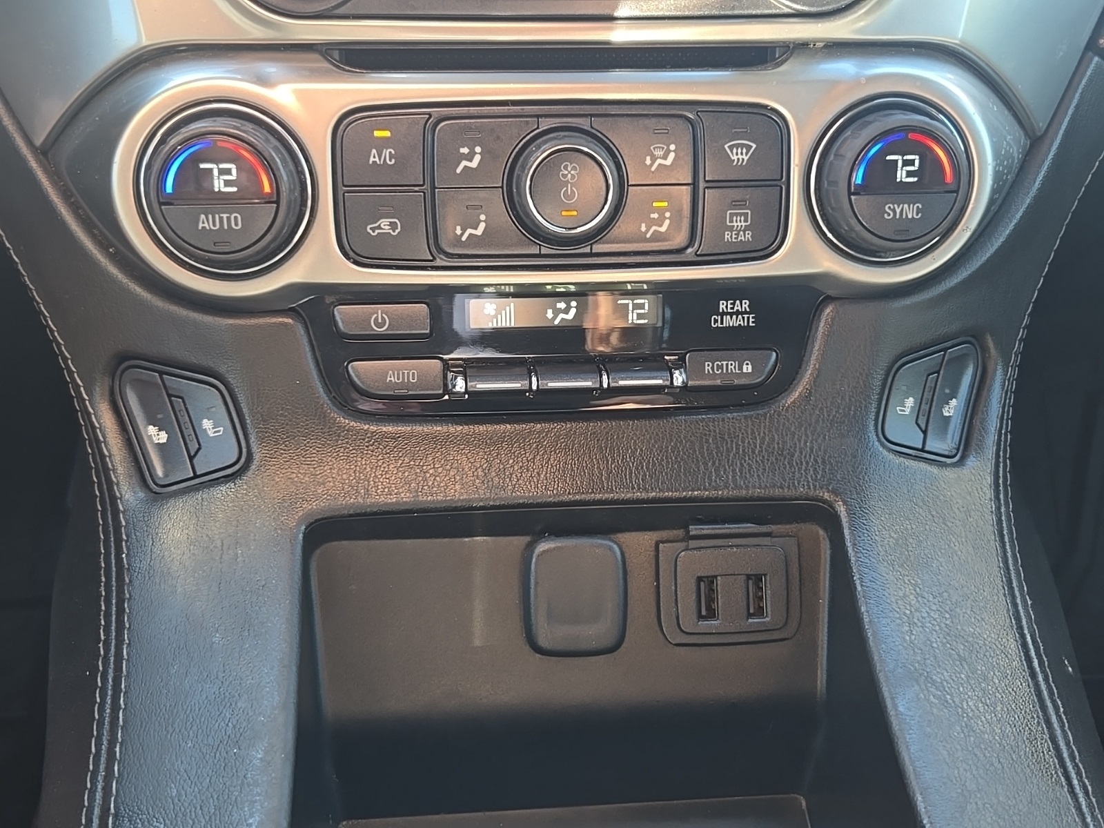 2016 Chevrolet Suburban LT photo 3