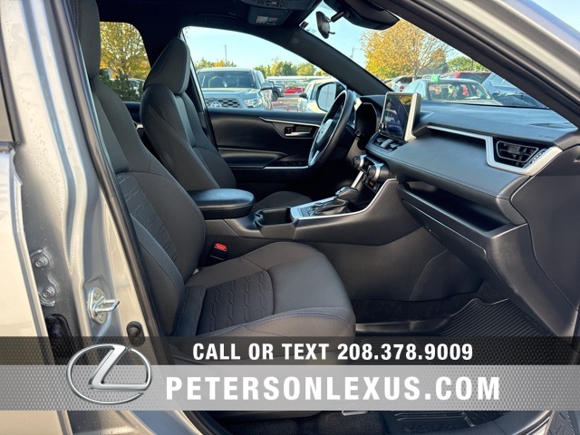 2024 Toyota RAV4 Hybrid SE photo 12