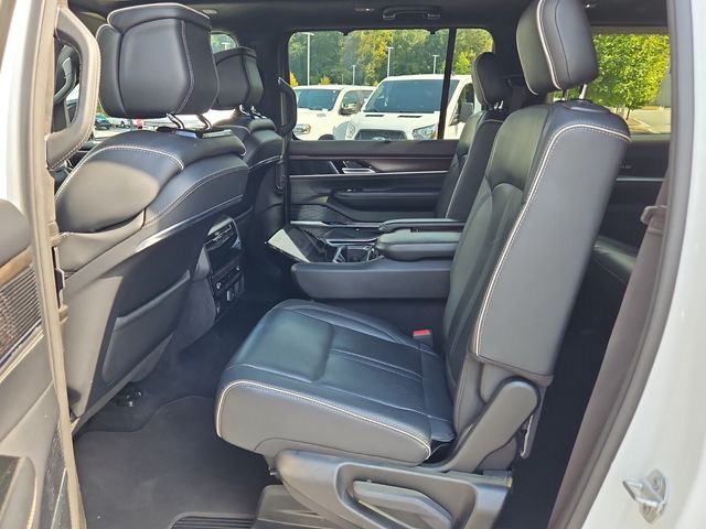2023 Jeep Grand Wagoneer L II photo 6