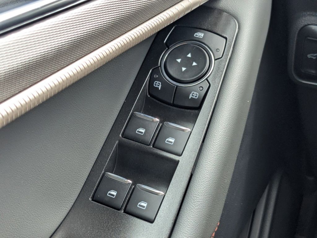 2025 Ford Explorer photo 18