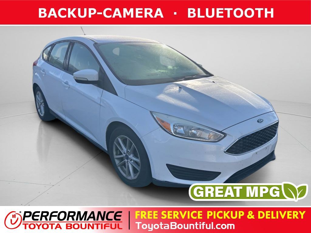 2017 Ford Focus SE's photo