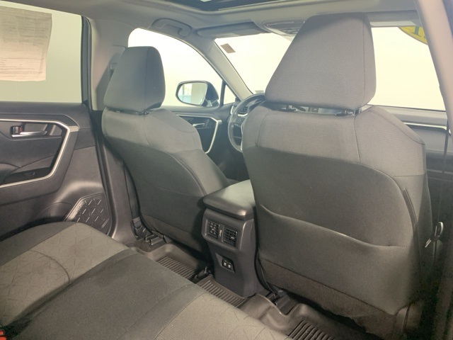 2021 Toyota RAV4 XLE photo 27