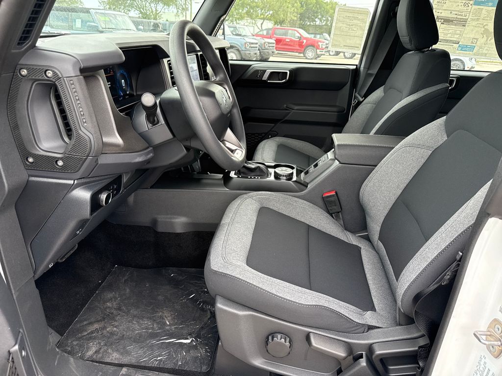 2025 Ford Bronco Base photo 14
