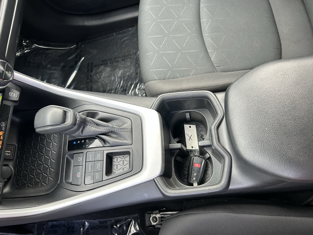 2024 Toyota RAV4 XLE photo 14
