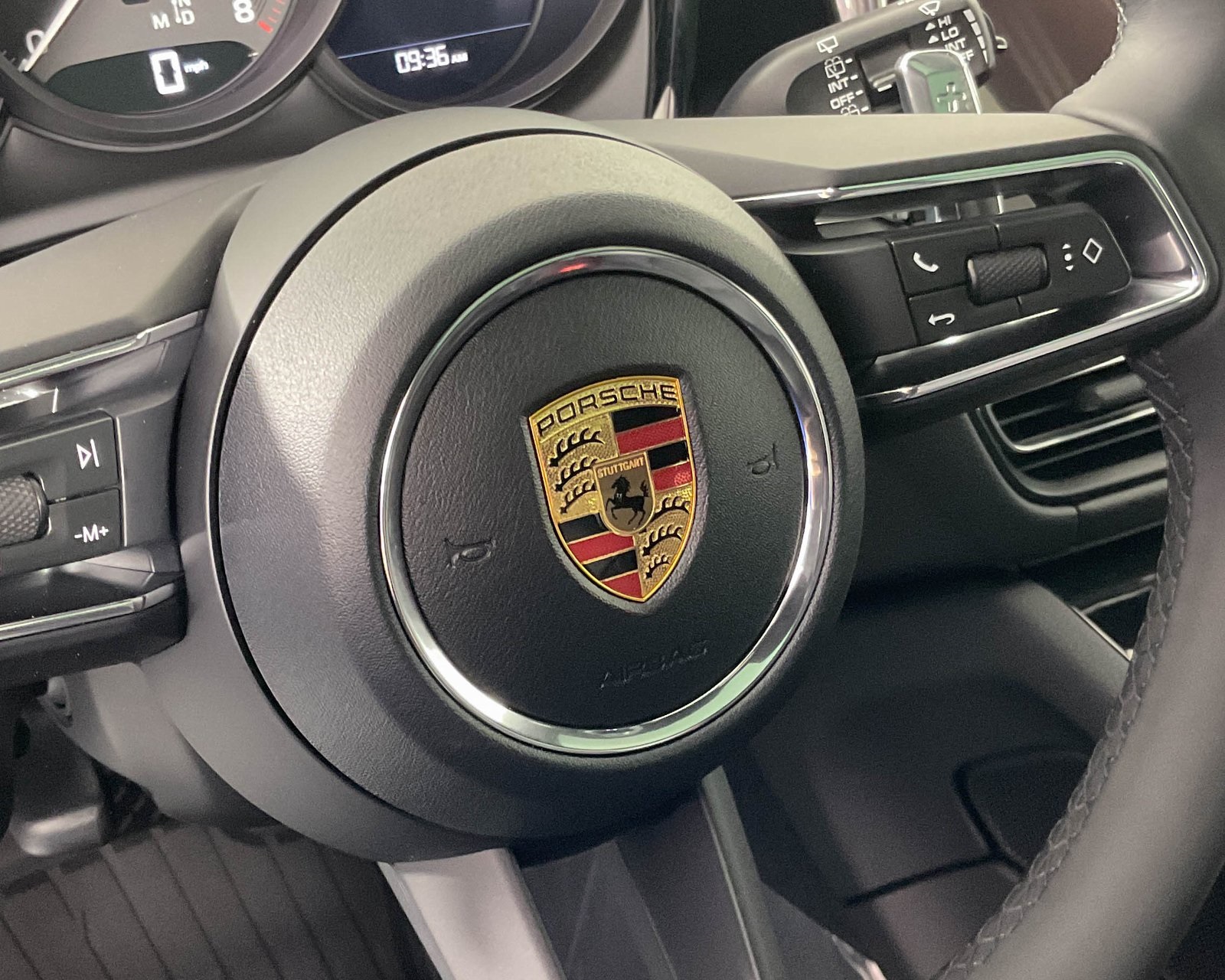 2025 Porsche Macan T photo 16