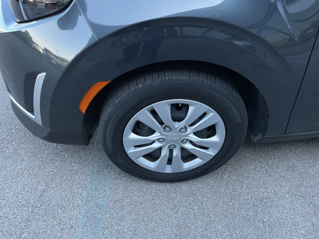 2023 Kia Soul LX photo 3