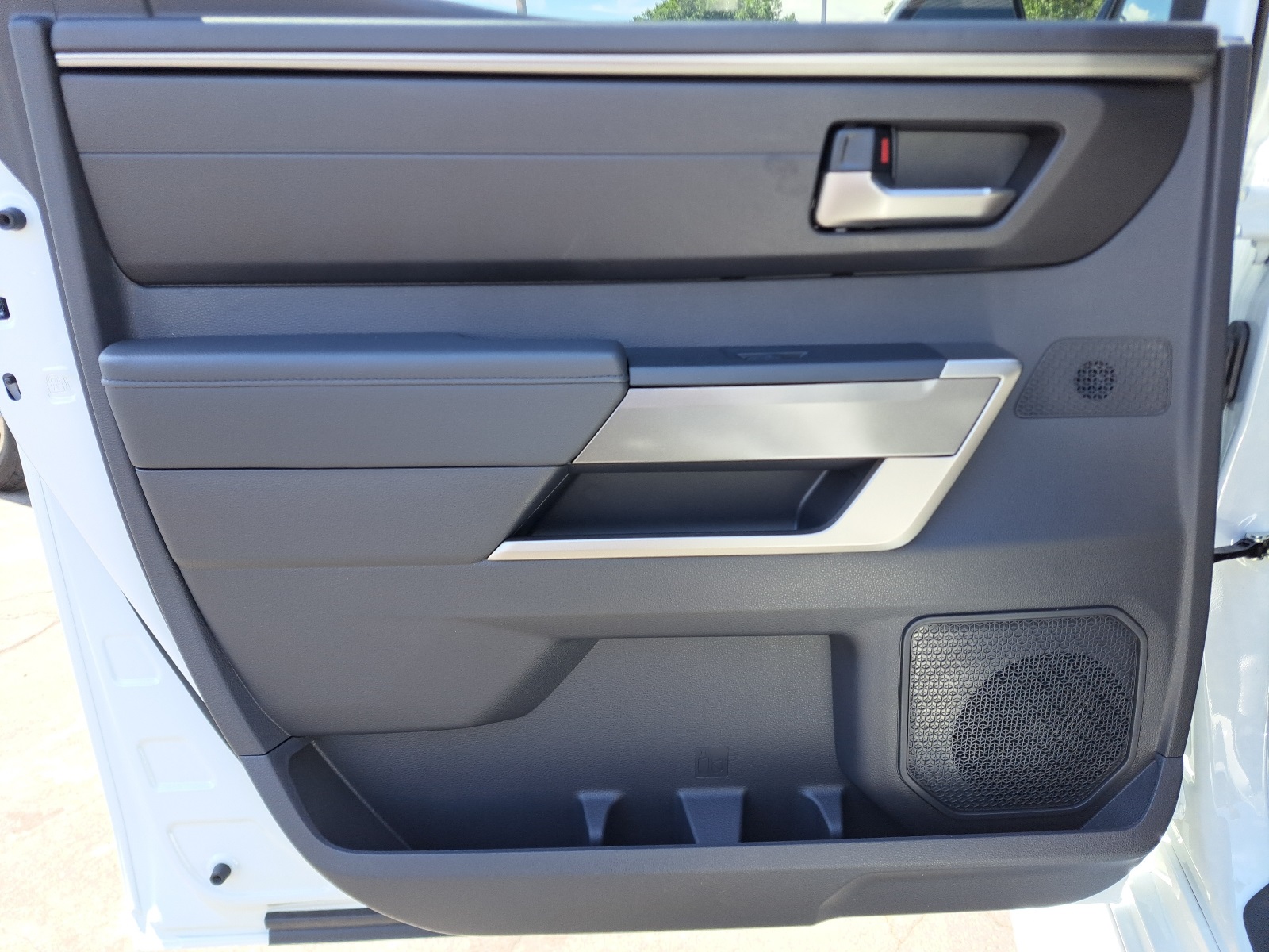 2025 Toyota Tundra SR5 CrewMax photo 19