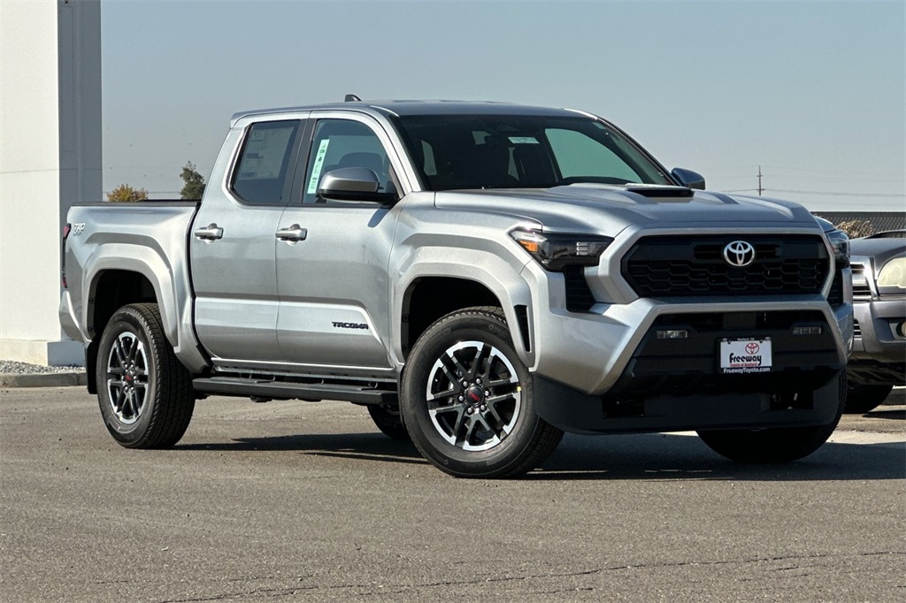 2025 Toyota Tacoma TRD Sport 4x4 Double Cab photo 2