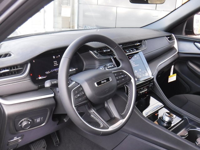 2025 Jeep Grand Cherokee Laredo X photo 11
