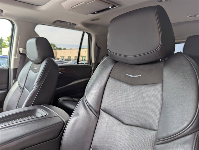 2019 Cadillac Escalade Luxury photo 10