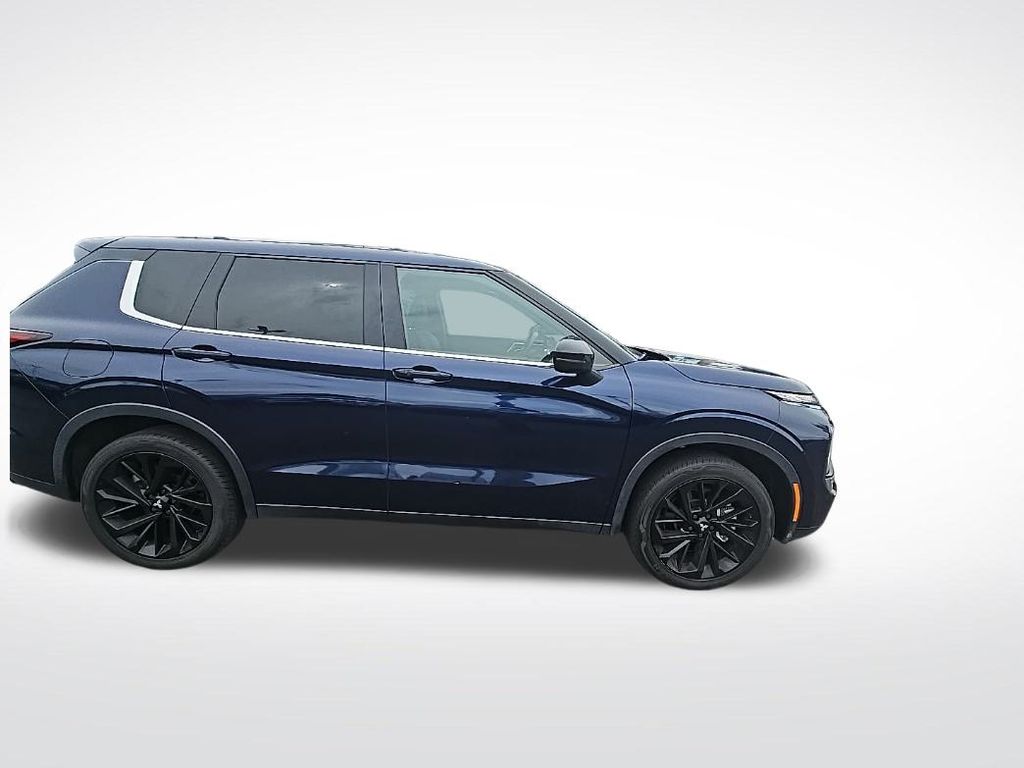 2022 Mitsubishi Outlander photo 4