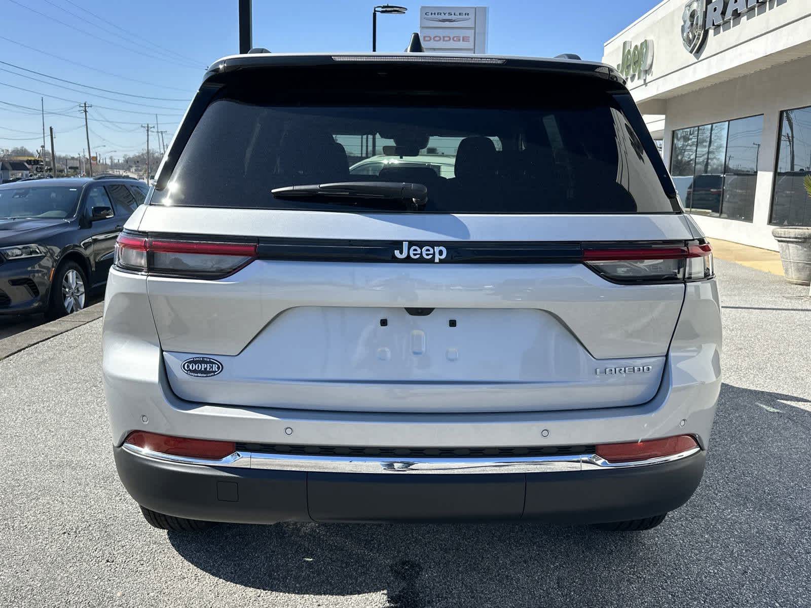 2025 Jeep Grand Cherokee Laredo X photo 6