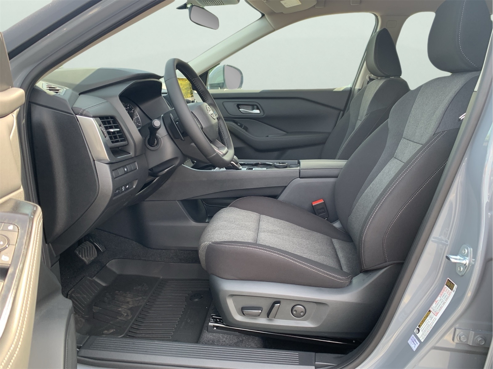 2026 Nissan Rogue SV photo 13
