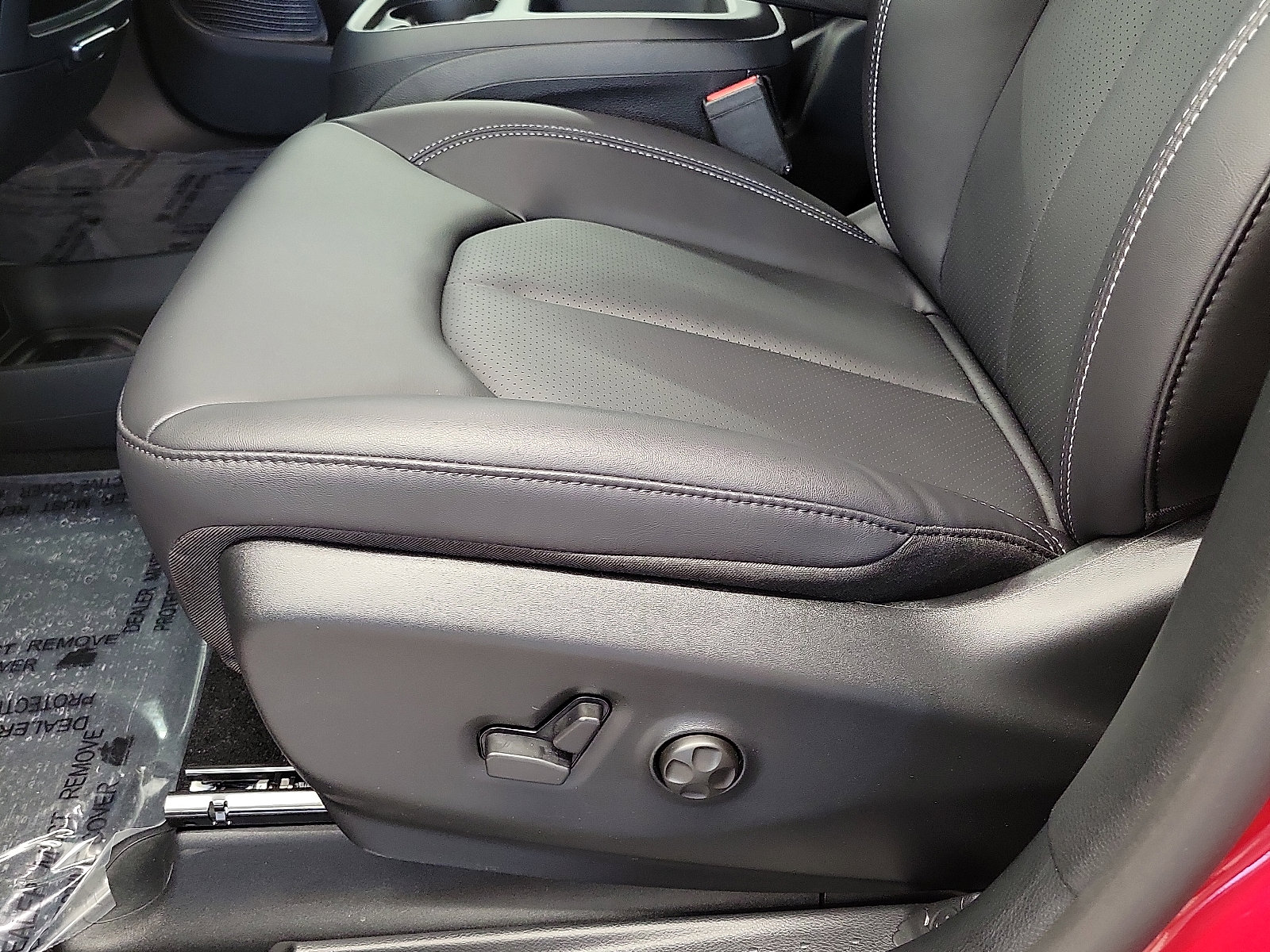 2025 Chrysler Voyager LX photo 10