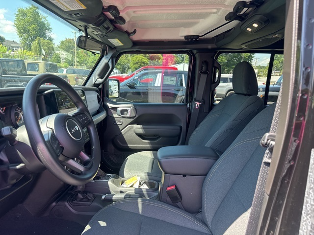 2025 Jeep Gladiator photo 11