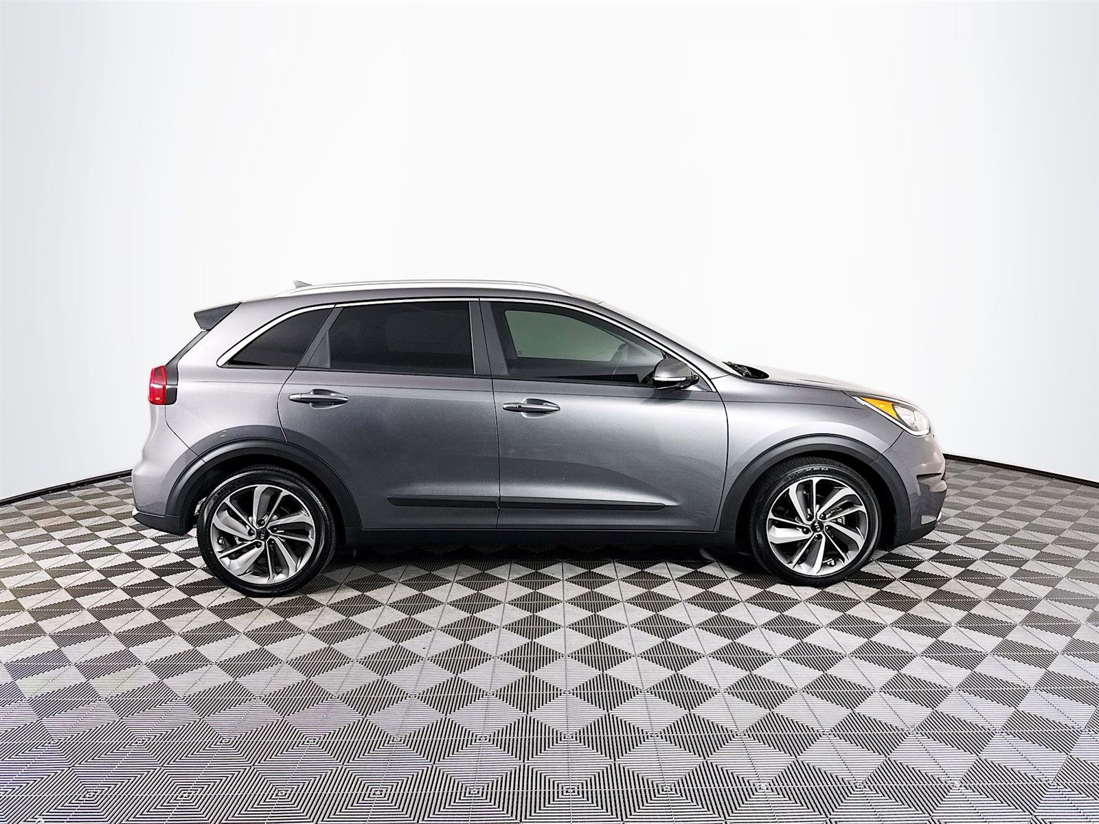 2017 Kia Niro Touring photo 6
