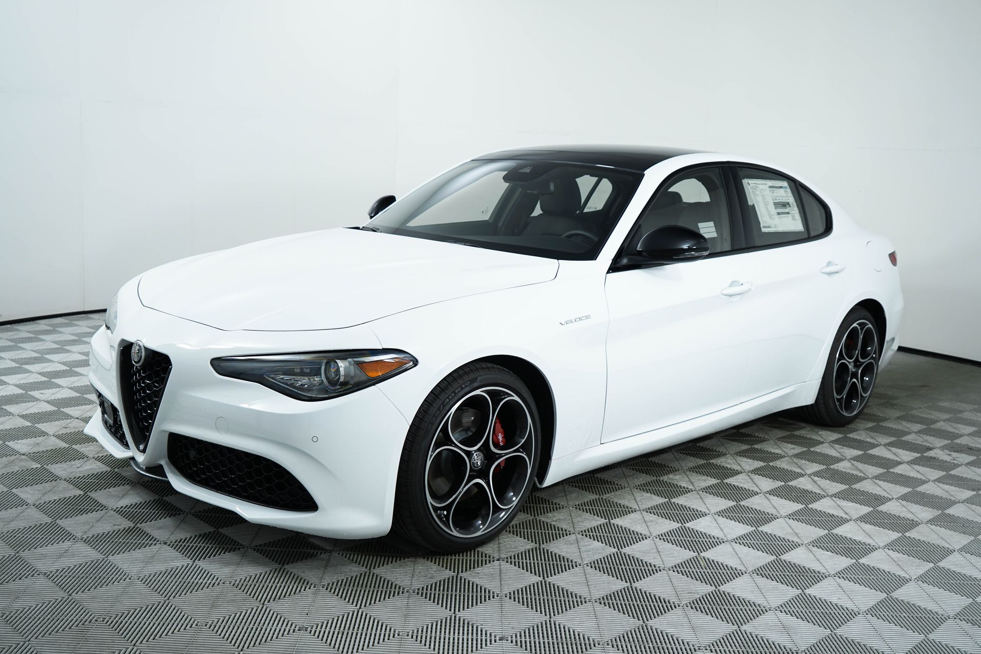 2023 Alfa Romeo Giulia Ti Veloce photo 3