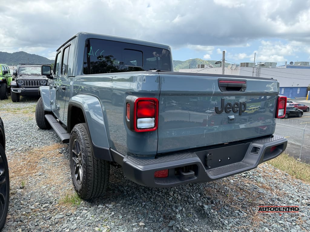 2025 Jeep Gladiator Sport photo 2