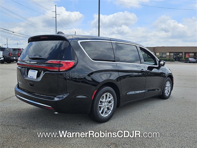 2025 Chrysler Pacifica photo 11