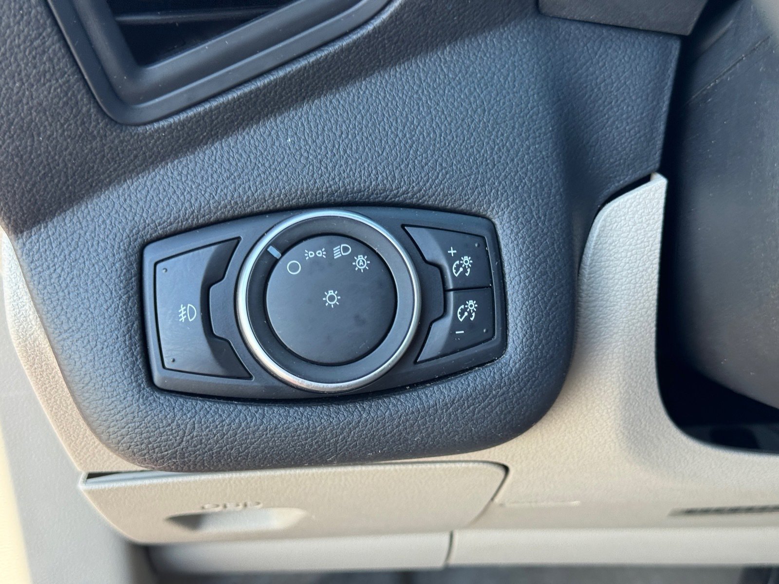 2015 Ford C-Max Hybrid SEL photo 16