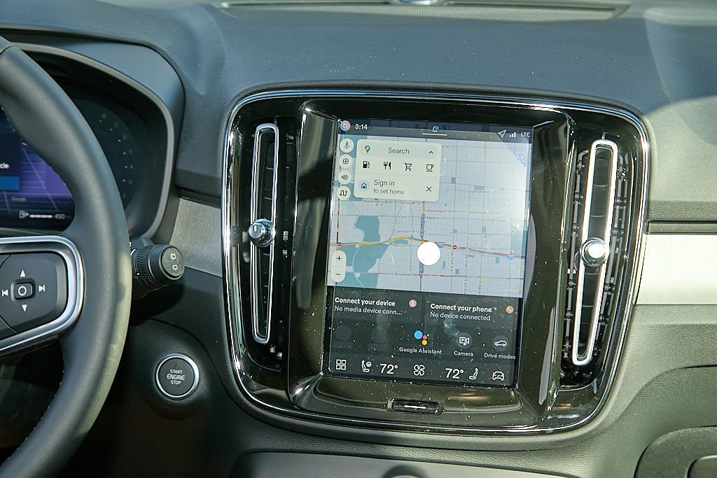 2026 VOLVO XC40 - Image 25