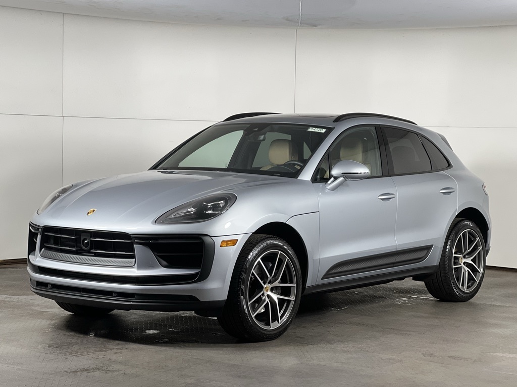 2025 Porsche Macan's photo