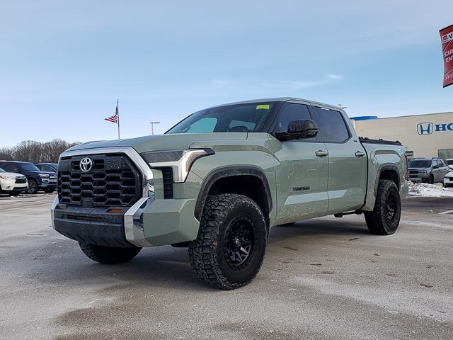 2023 Toyota Tundra SR5's photo
