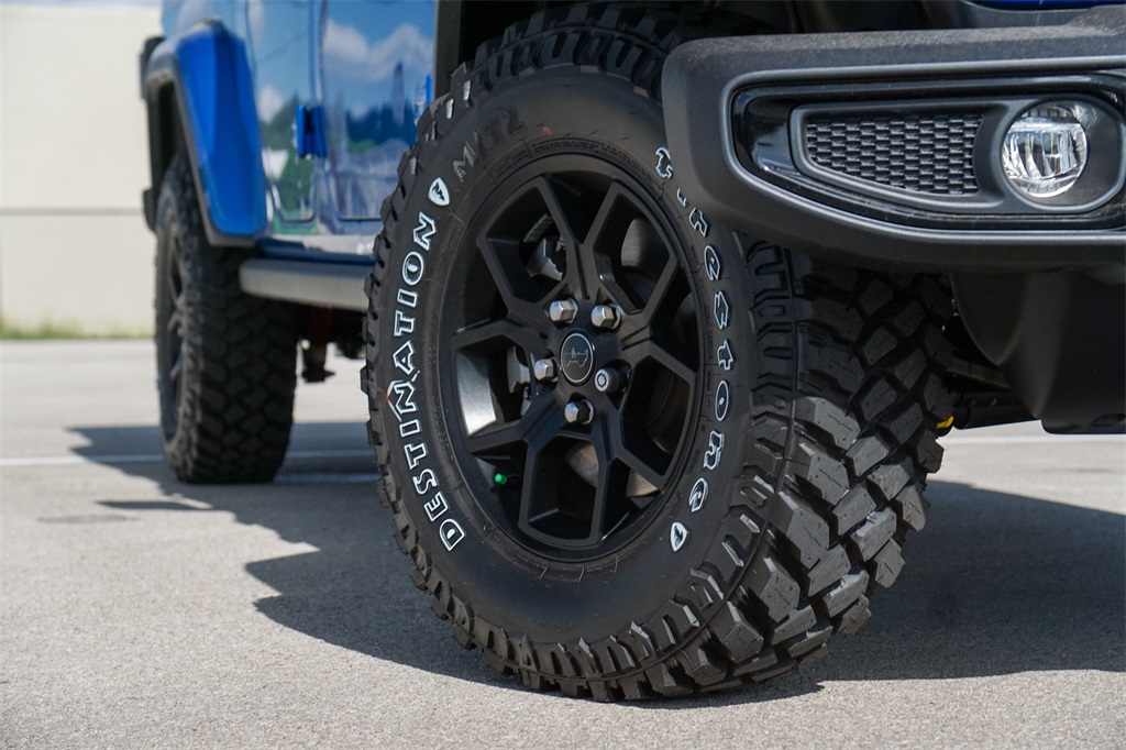2024 Jeep Gladiator Willys photo 2