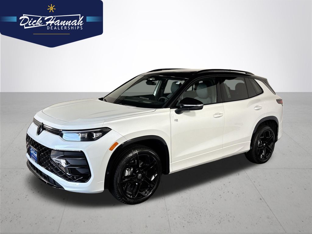 2025 Volkswagen Tiguan SE R-LINE BLACK's photo