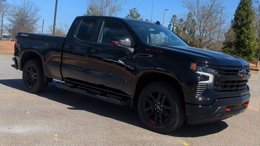 2025 Chevrolet Silverado 1500 RST photo 2