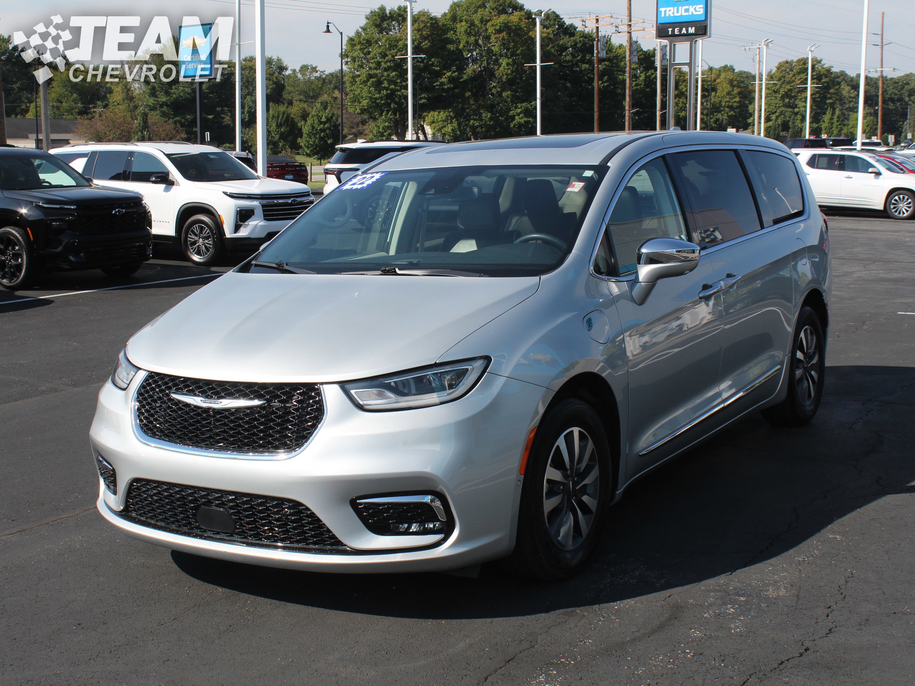 2022 Chrysler Pacifica Hybrid Limited photo 8