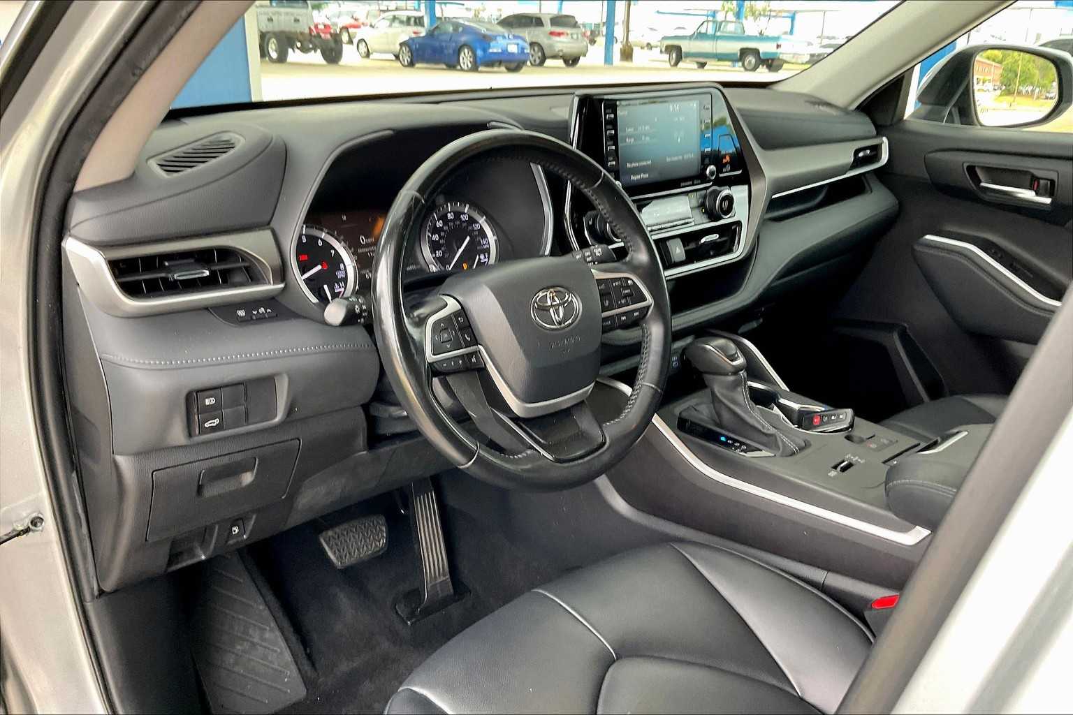 2022 Toyota Highlander XLE photo 14