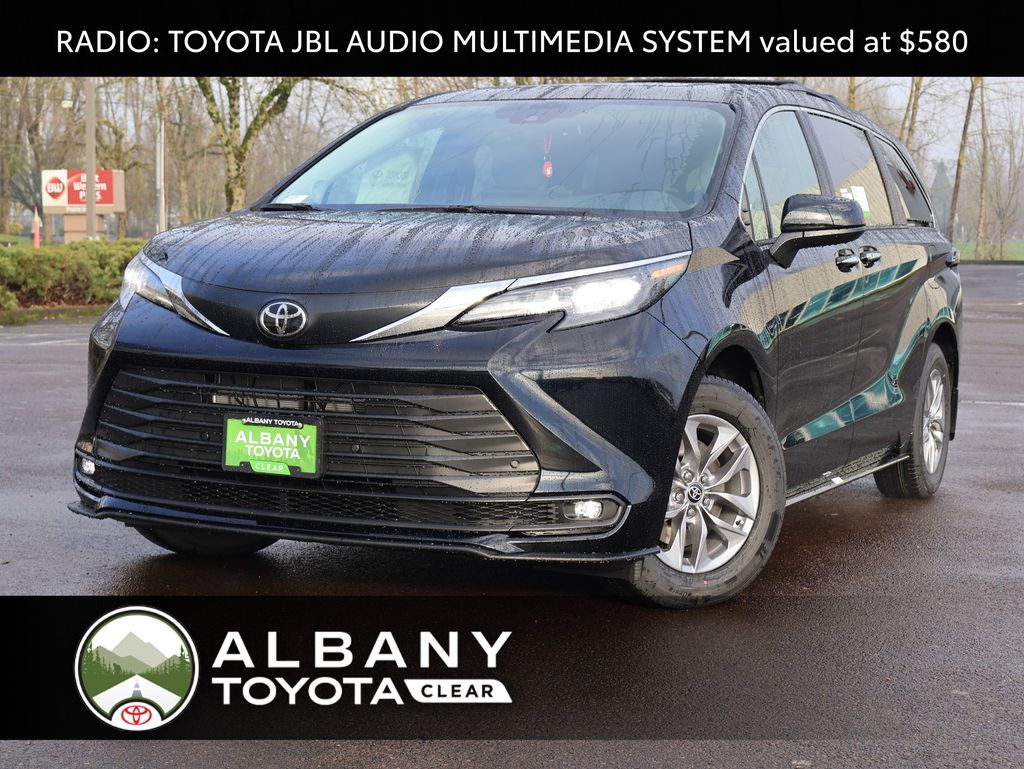 2026 Toyota Sienna XLE's photo