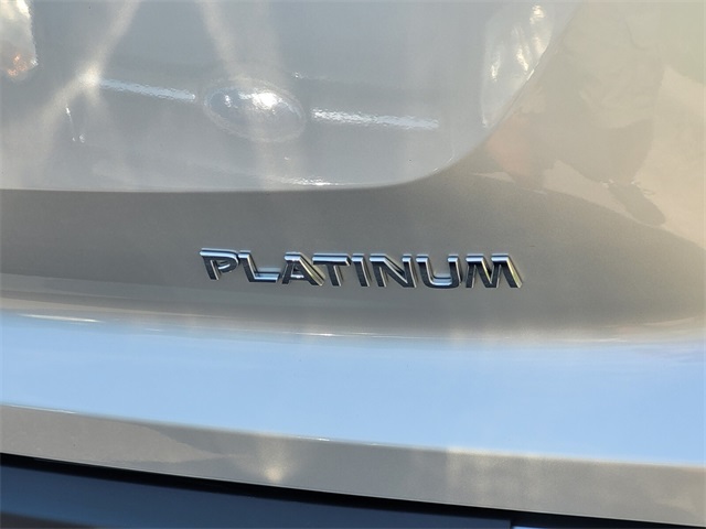 2024 Nissan Pathfinder Platinum photo 5