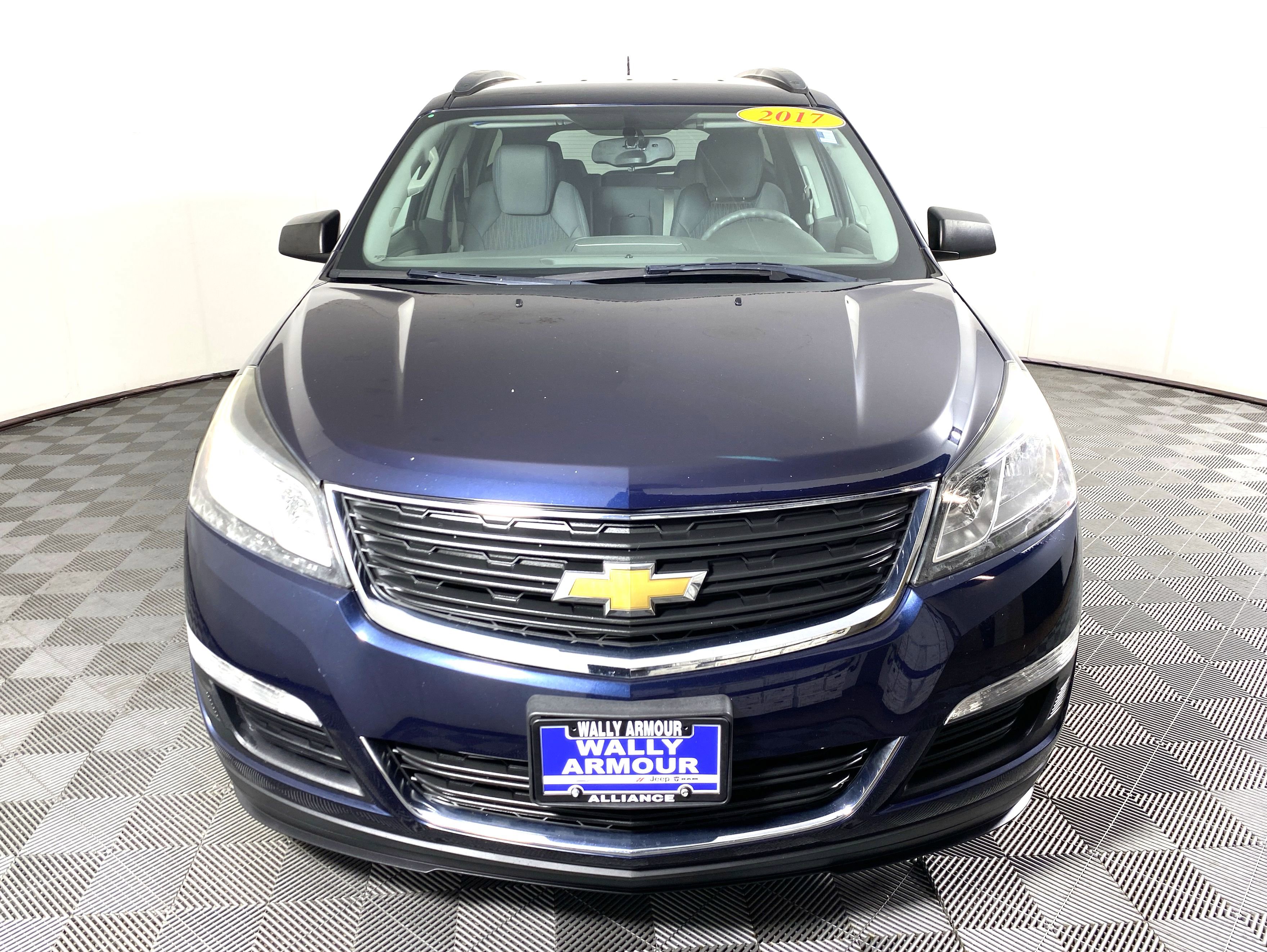 2017 Chevrolet Traverse LS photo 2