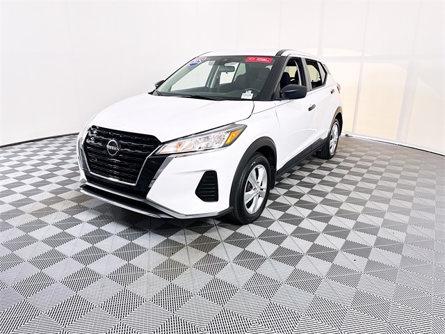 2025 Nissan Kicks Play S photo 3