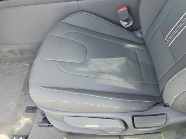 2025 Hyundai Elantra SEL Convenience photo 16