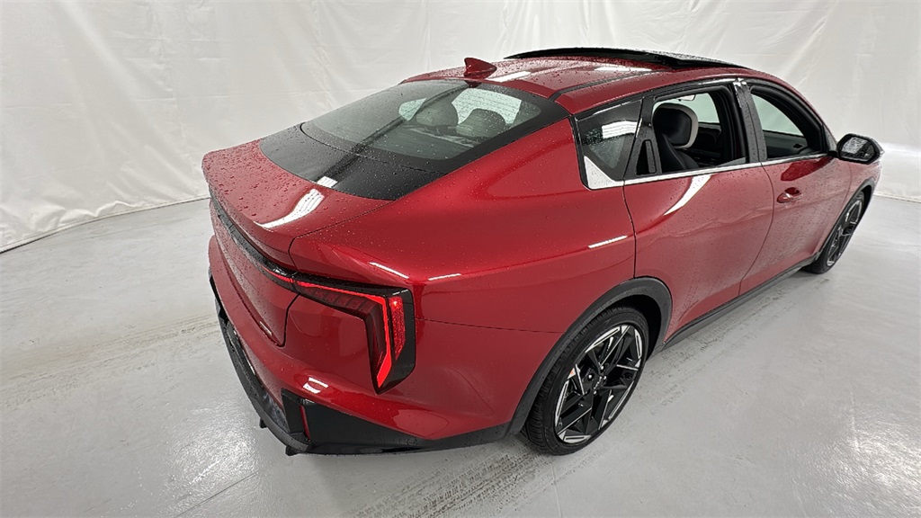 2025 Kia K4 GT-Line photo 3