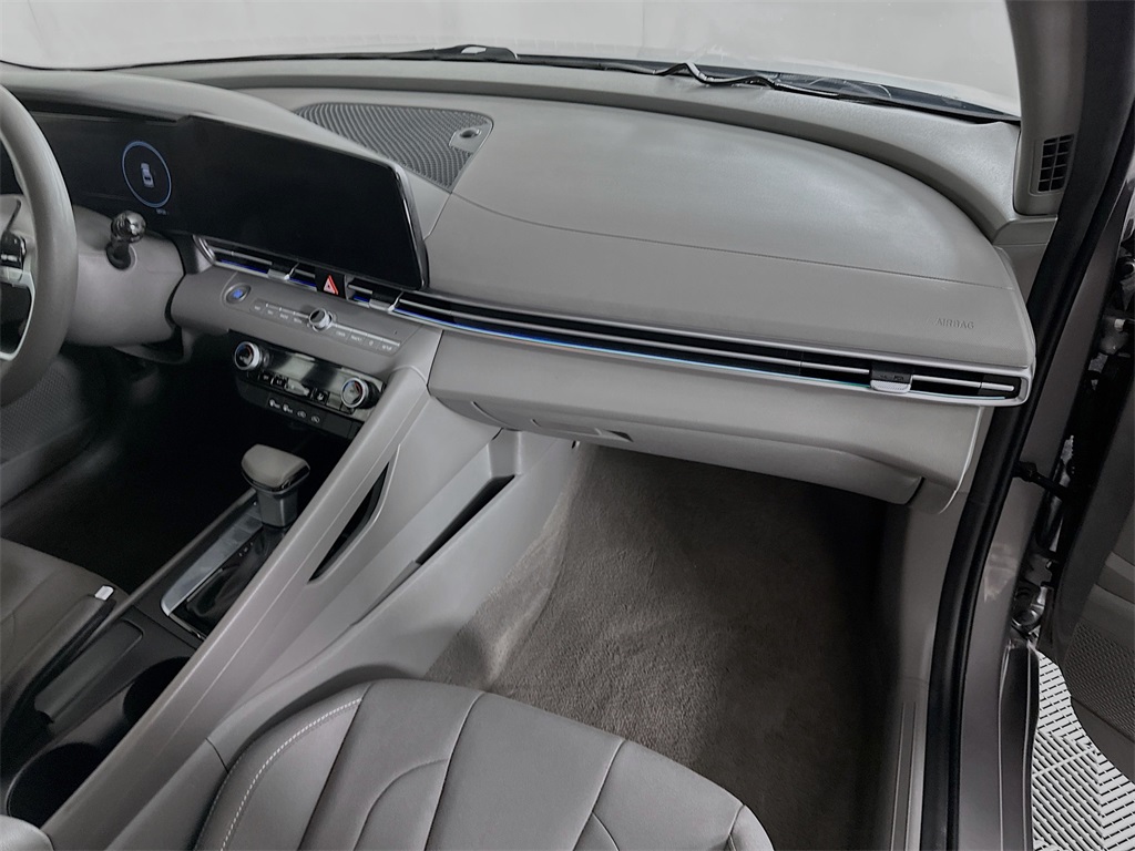 2024 Hyundai Elantra SEL photo 26