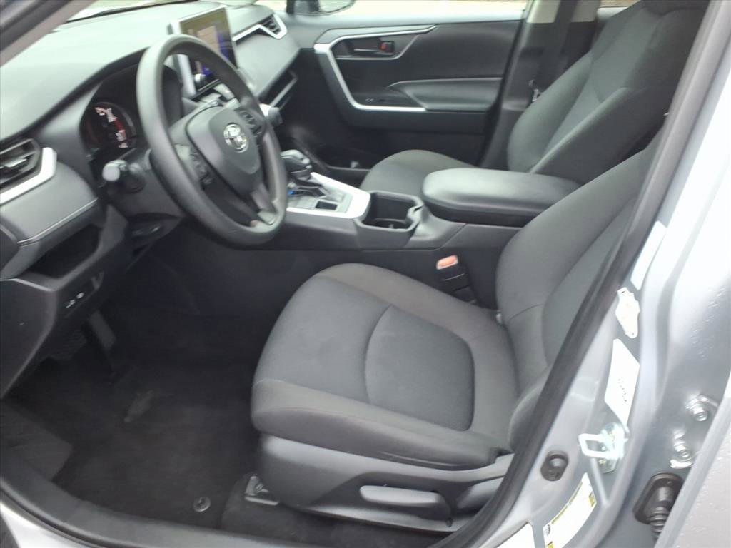2024 Toyota RAV4 LE photo 3