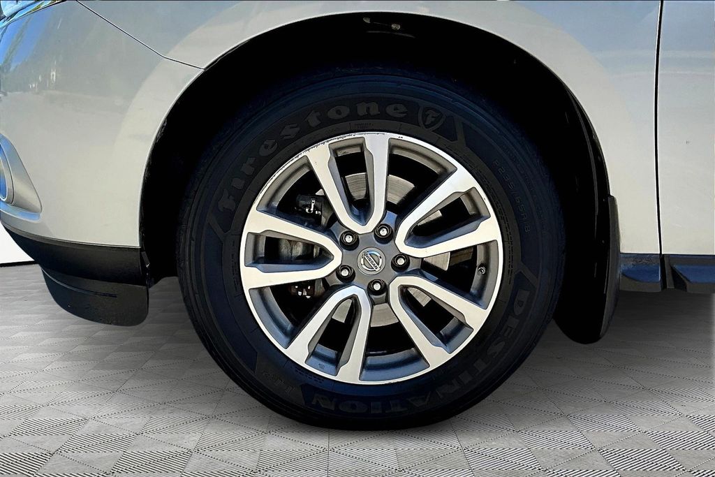2015 Nissan Pathfinder S photo 27