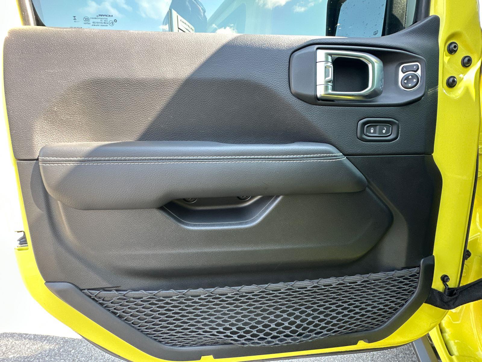 2023 Jeep Wrangler Sahara photo 9