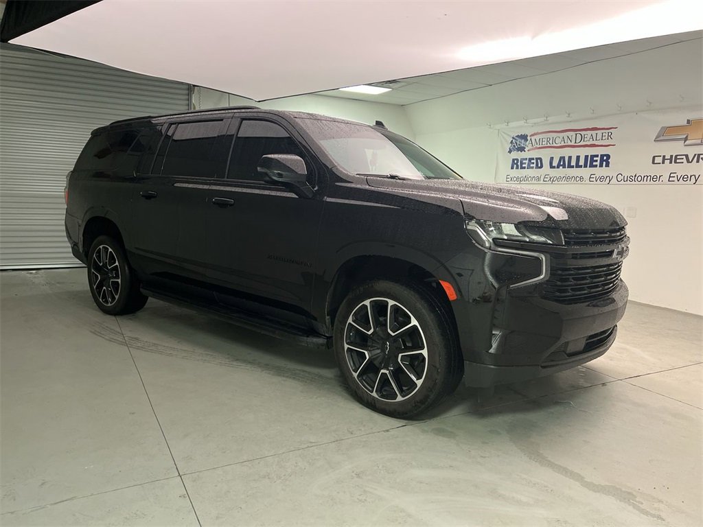 2023 Chevrolet Suburban RST photo 2