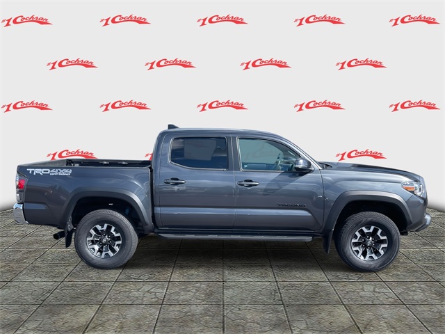2022 Toyota Tacoma TRD Off-Road photo 2