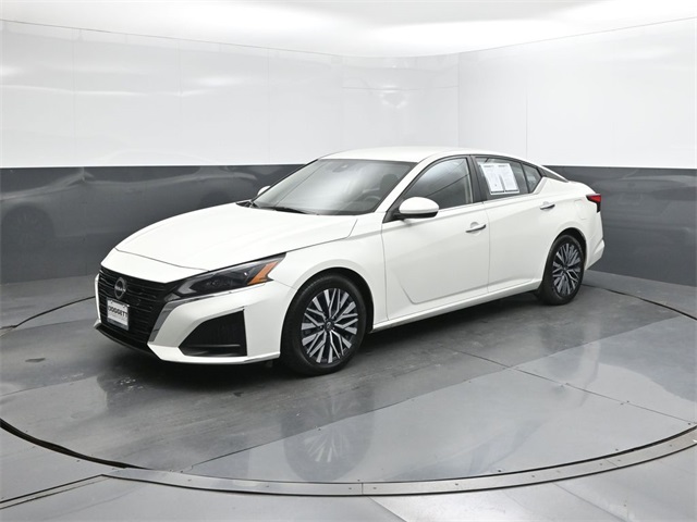 2023 Nissan Altima SV's photo