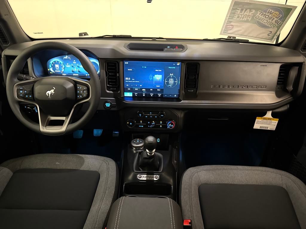 2025 Ford Bronco Base photo 5