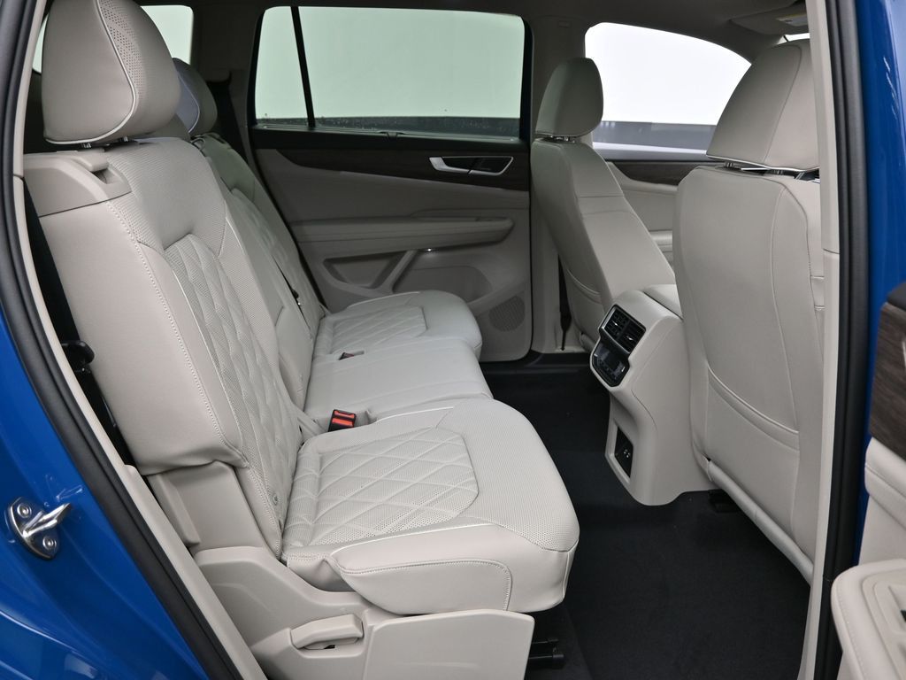 2026 Volkswagen Atlas SEL Premium R-Line photo 4