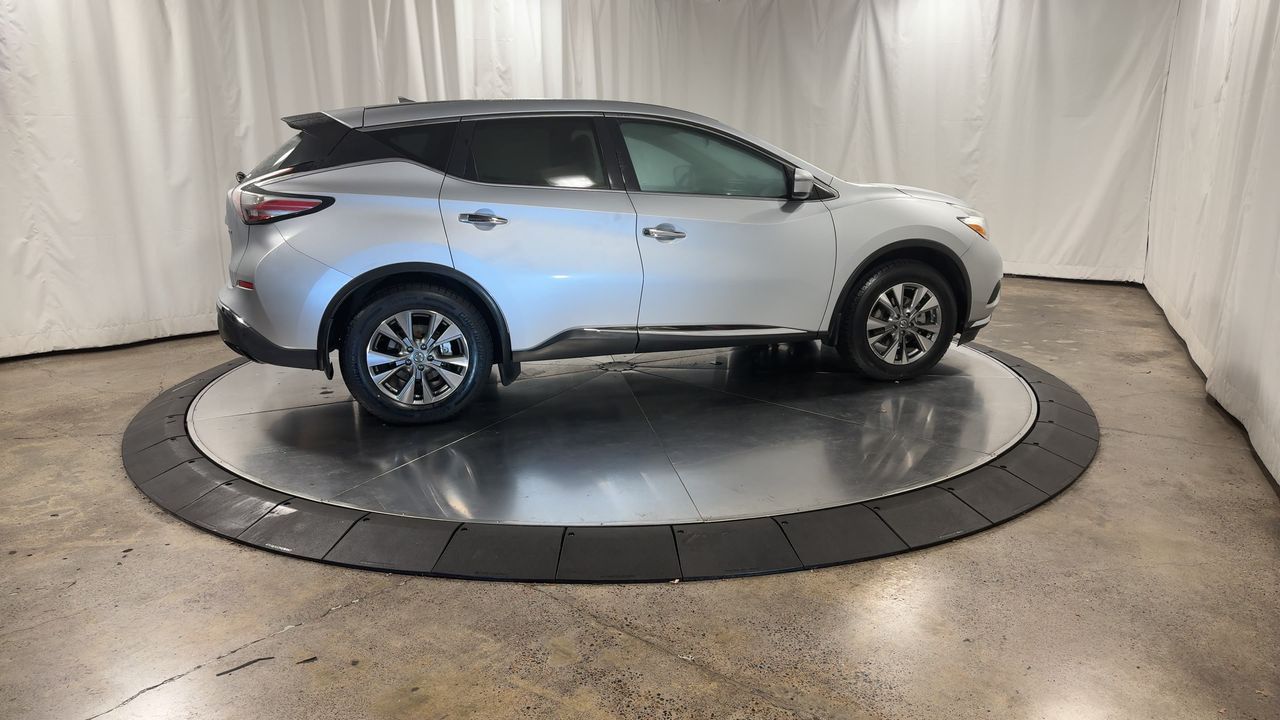 2016 Nissan Murano S photo 2
