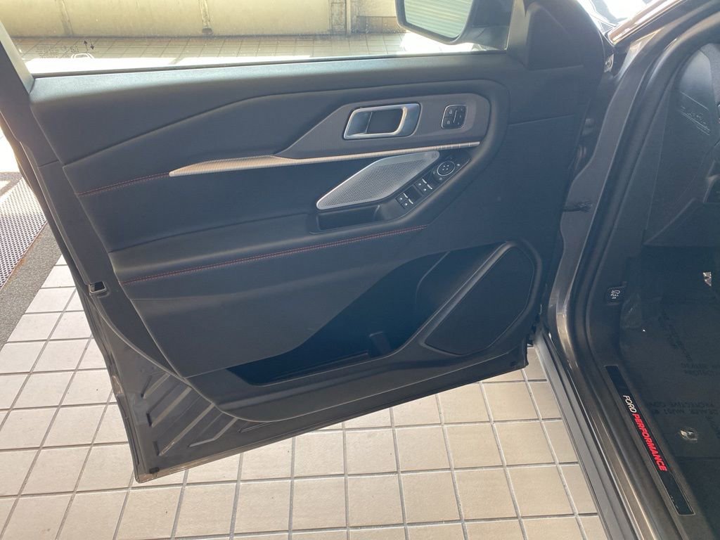 2025 Ford Explorer ST photo 10