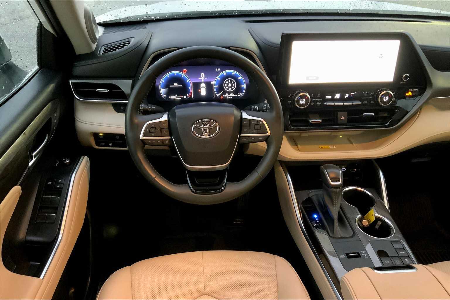 Image of 2023 Toyota Highlander Limited FWD